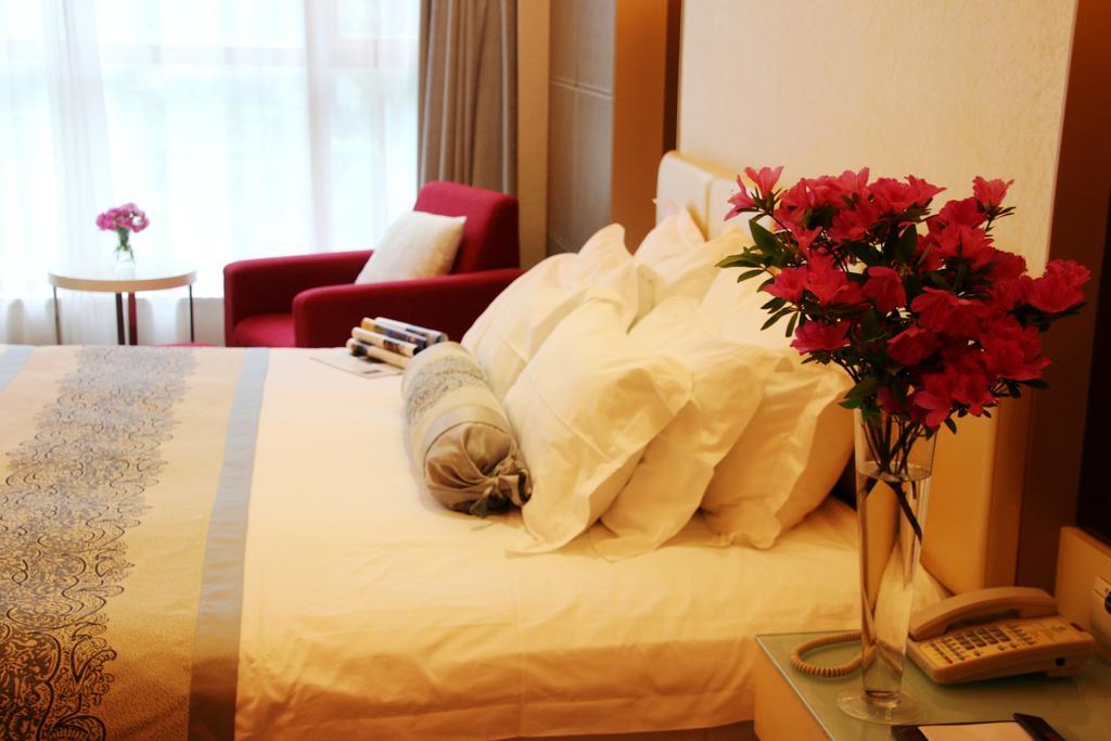 International Conference Hotel Of Nanjing Нанкин Номер фото