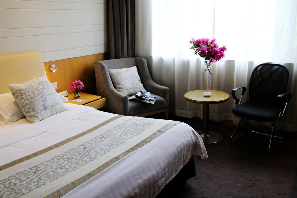International Conference Hotel Of Nanjing Нанкин Номер фото