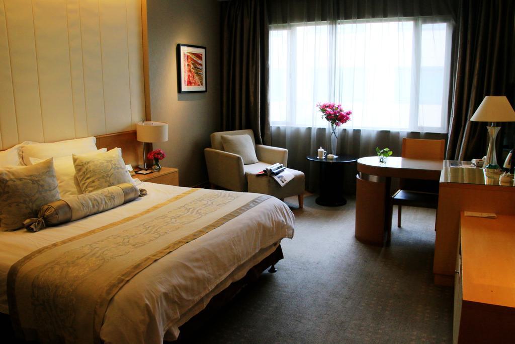 International Conference Hotel Of Nanjing Нанкин Номер фото