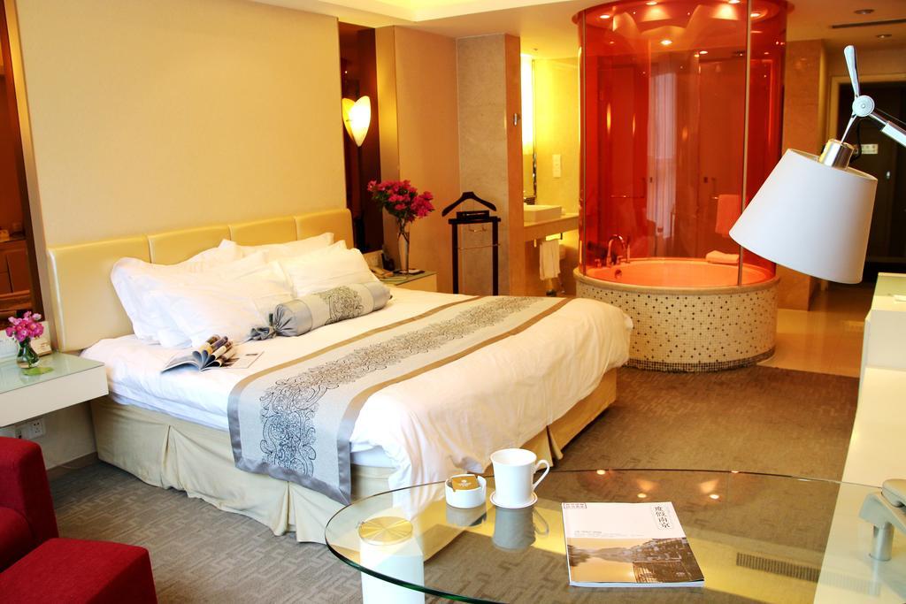 International Conference Hotel Of Nanjing Нанкин Номер фото