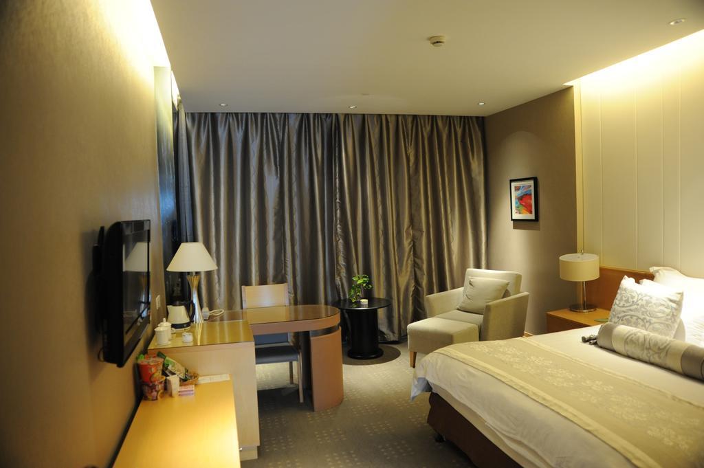 International Conference Hotel Of Nanjing Нанкин Номер фото