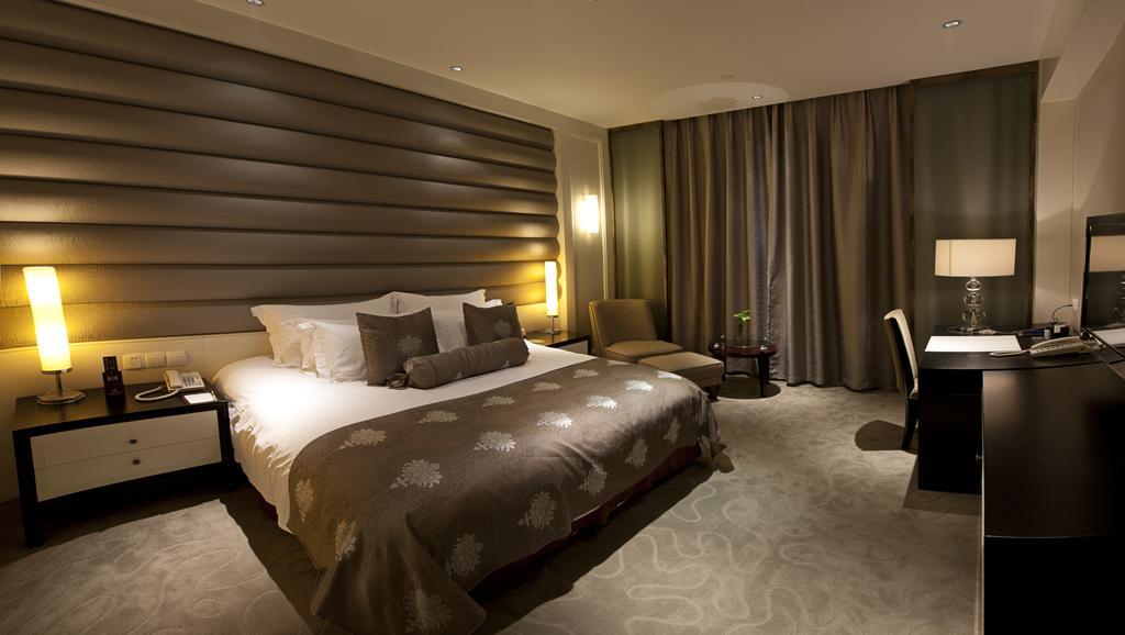 International Conference Hotel Of Nanjing Нанкин Номер фото